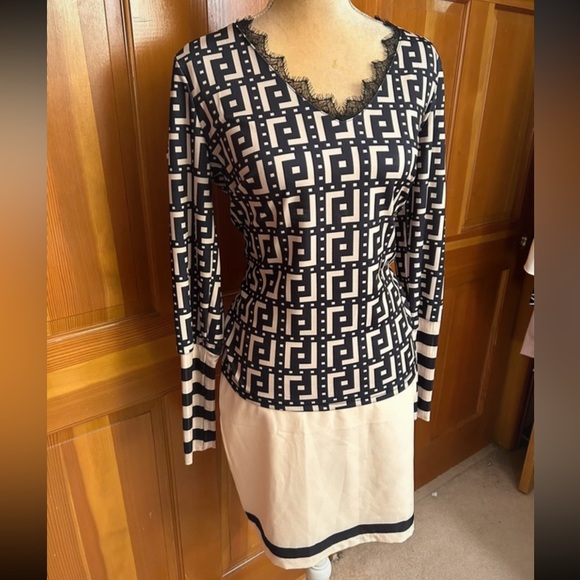 Designer 2-Piece skirt suit - Picture 12 of 16